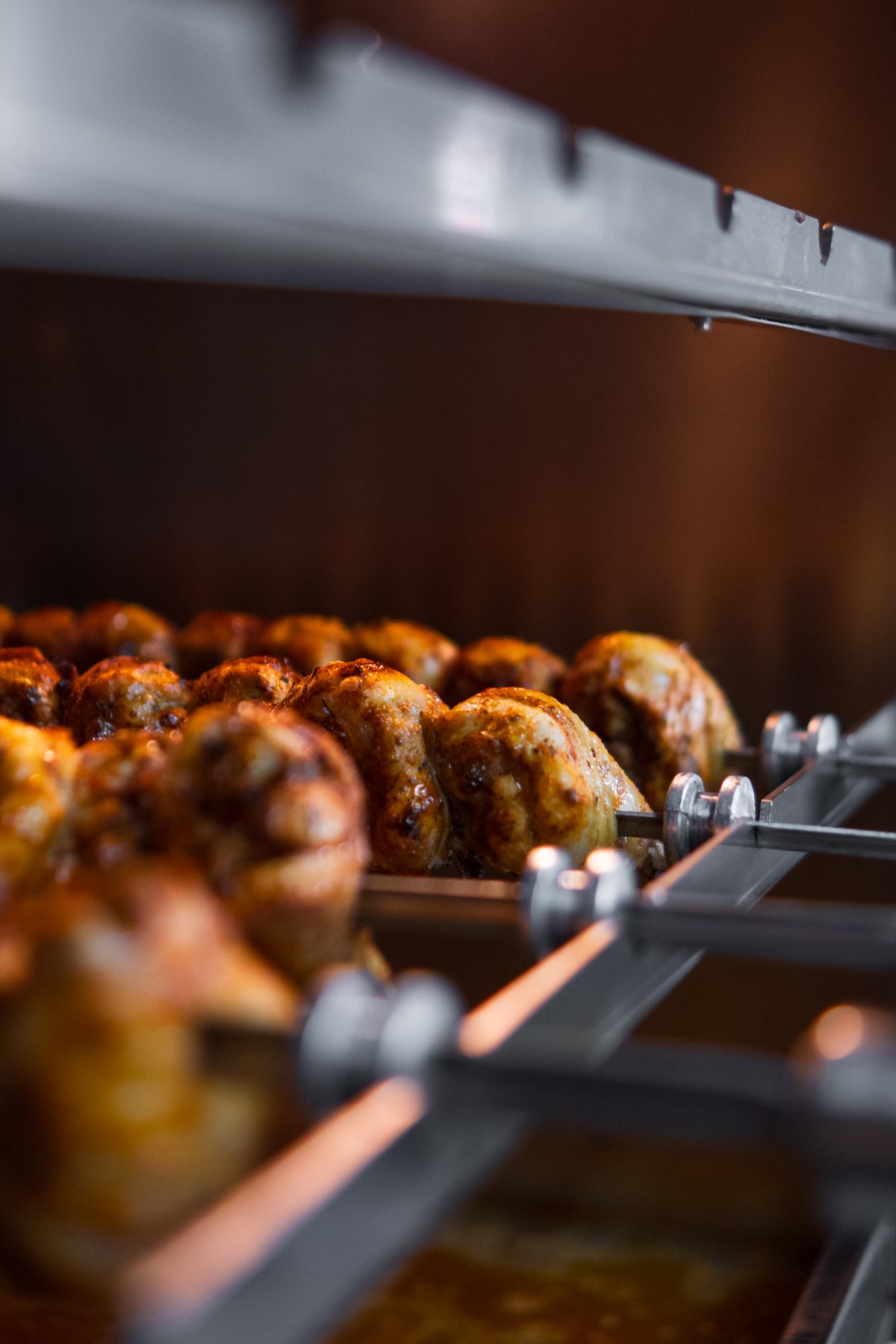 Pollo allo spiedo in cottura alla griglia del MAGMA